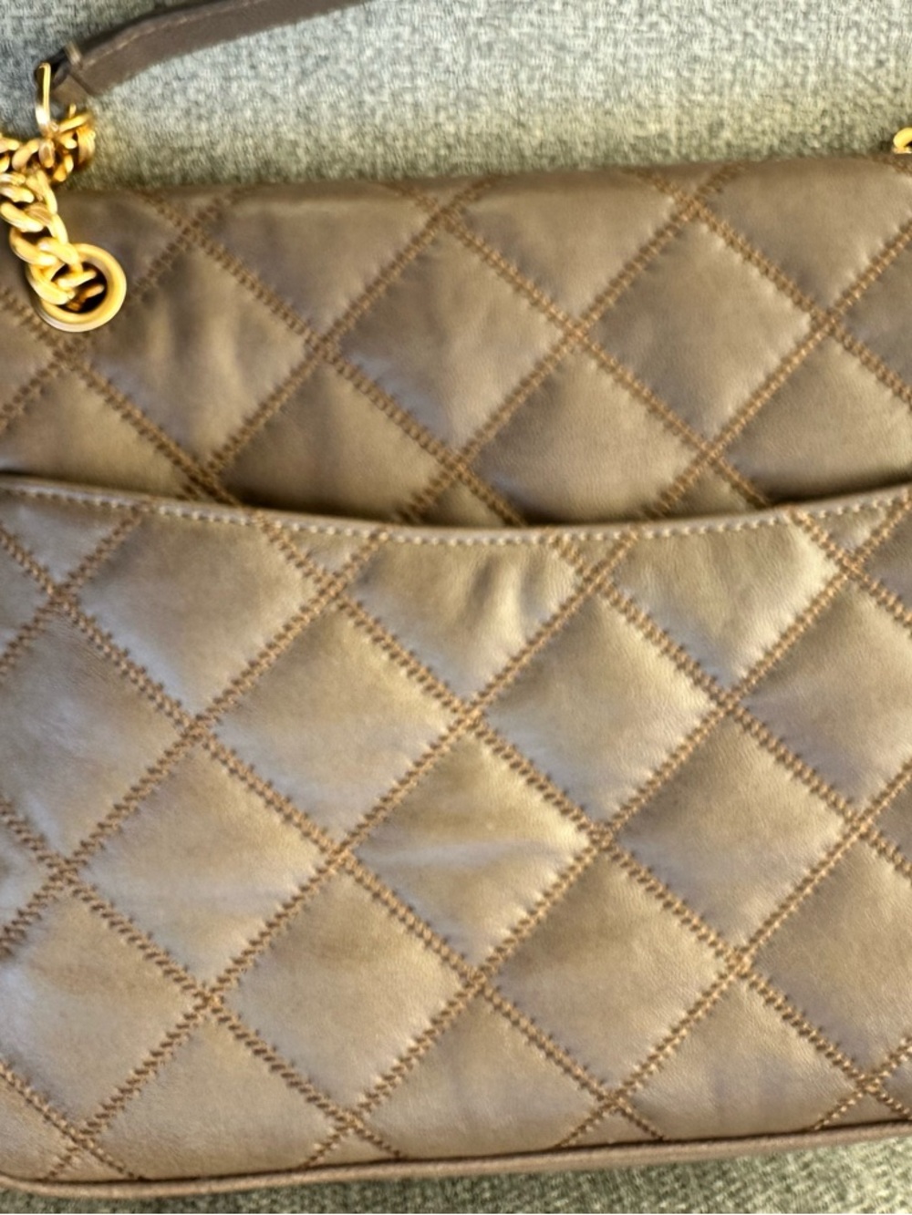 🌟TORY BURCH Quilted Willa Quilted Shoulder Bag in Volcanic with Gold Chain - Picture 8 of 8